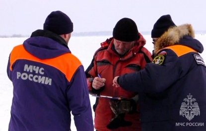 В МЧС посоветовали брать два гвоздя во время выхода на лед