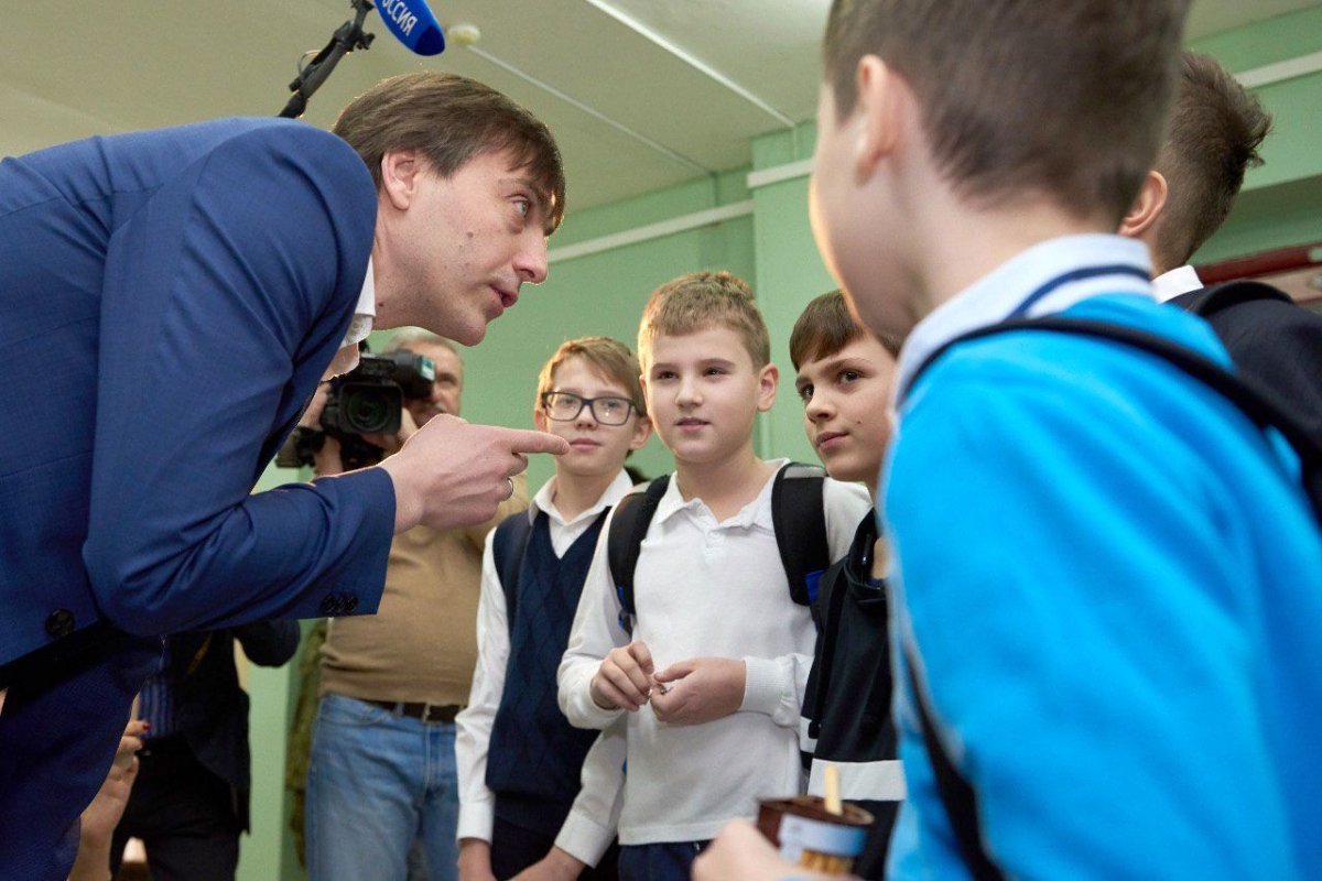 Министр Кравцов не хочет учить школьников Родину любить