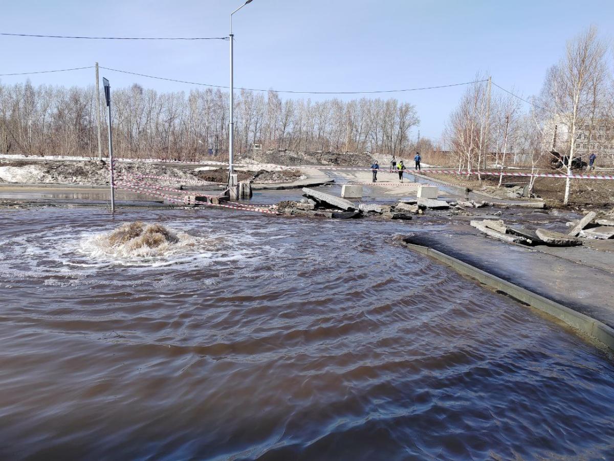 В Новосибирске жилой комплекс уходит под воду
