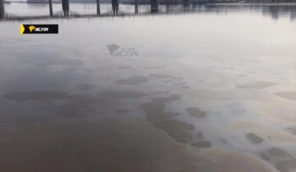 Прокуратура проверит масляное пятно на реке Обь