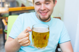 Правда ли, что частое употребление пива меняет мужские гормоны на женские?