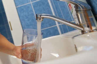 В Искитиме пенсионерку вынудили установить фильтр для воды в 10 раз дороже его стоимости