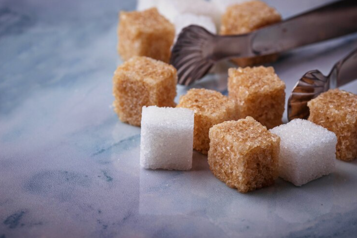 Коричневый сахар полезнее белого: правда или очередная выдумка производителей?