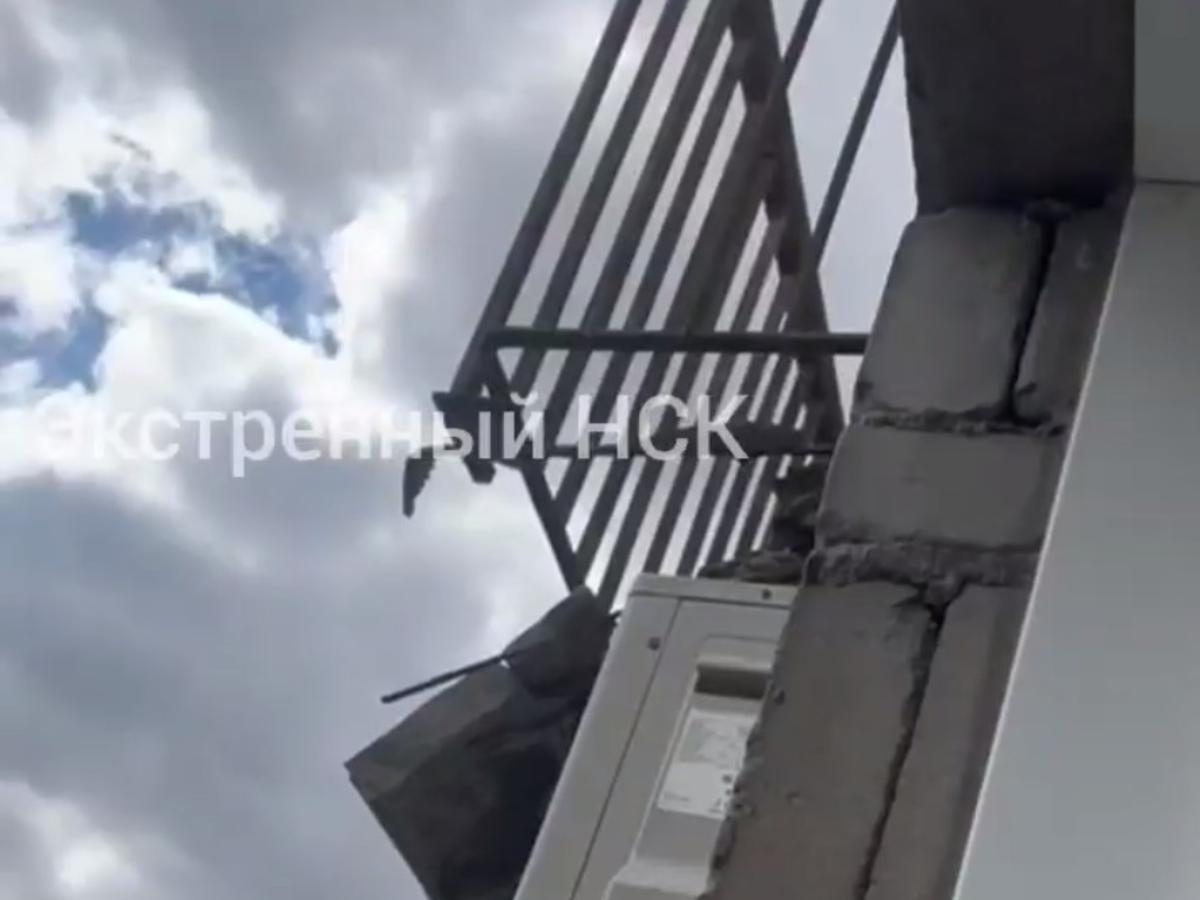 Балкон квартиры девятого этажа обрушился в центре Новосибирска