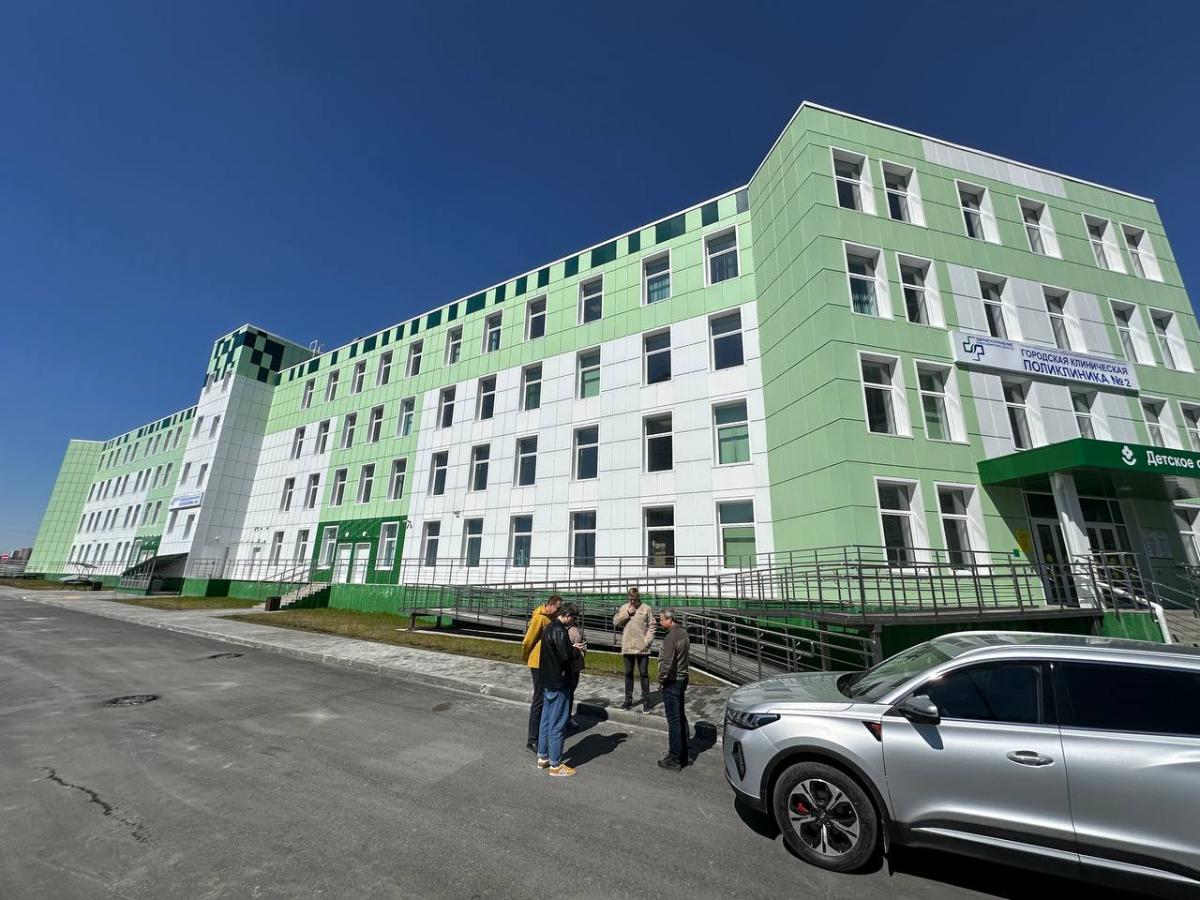 Здание ГКП-поликлиники на улице Татьяны Снежиной готовят к вводу в эксплуатацию