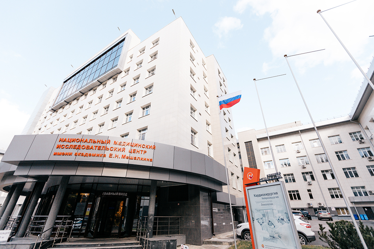 Новосибирские хирурги прооперировали рак кишечника в условиях высокого риска для сердца