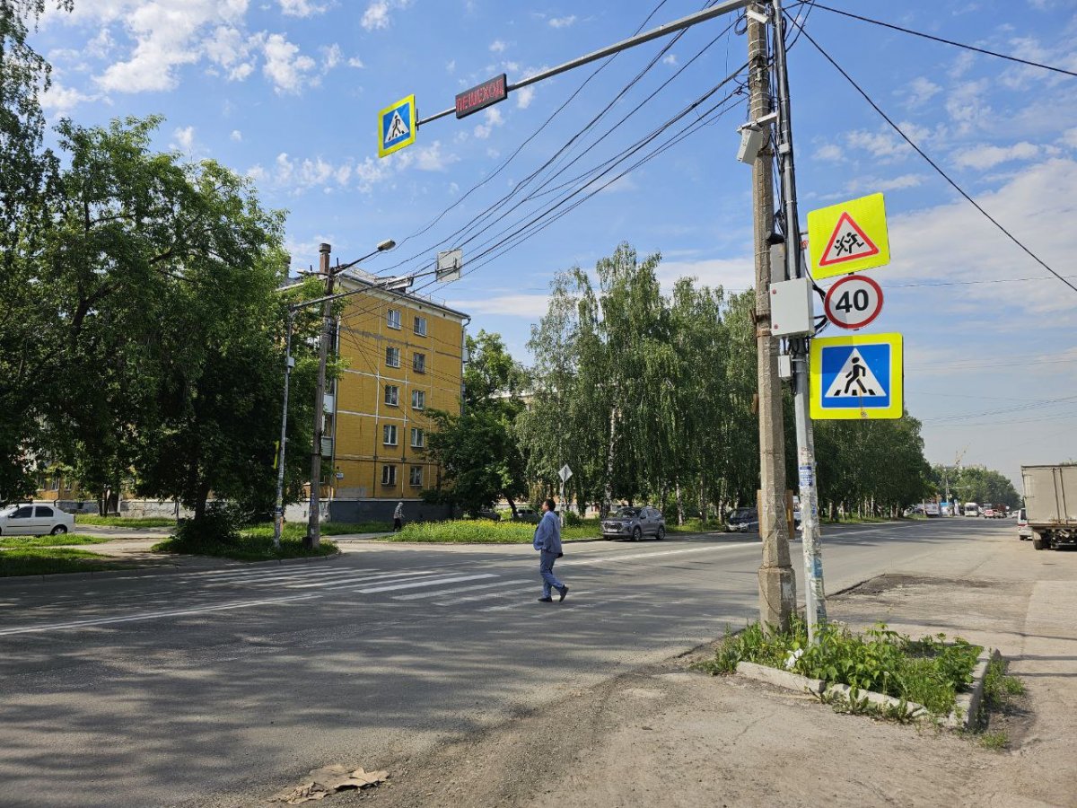 Первые «умные» пешеходные переходы появились на дорогах Новосибирска по поручению губернатора