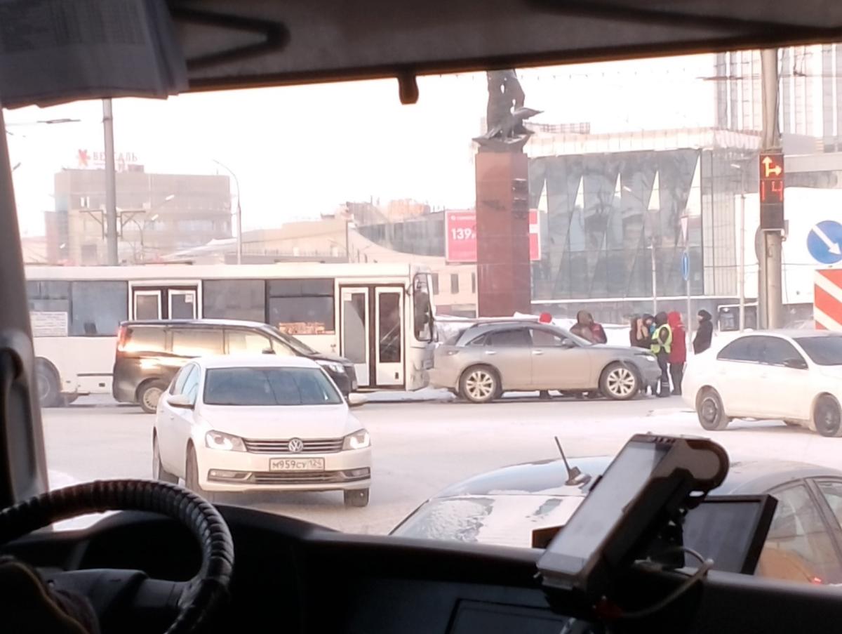 Новосибирск вошел в ТОП городов по числу ДТП с общественным транспортом