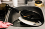 Никогда не оставляйте на ночь грязную посуду: дело не только в гигиене