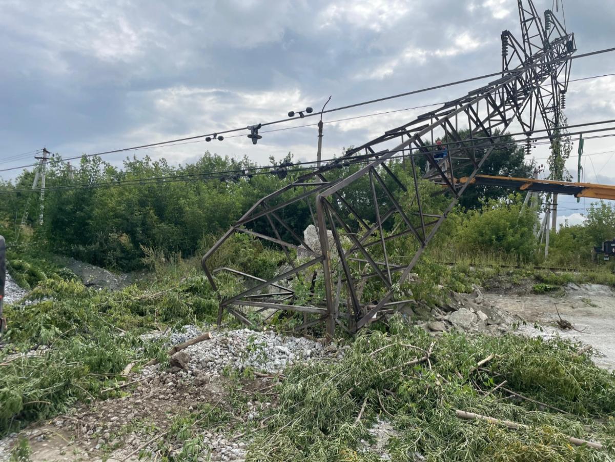 Уголовное дело возбуждено после падения опоры ЛЭП в Бердске