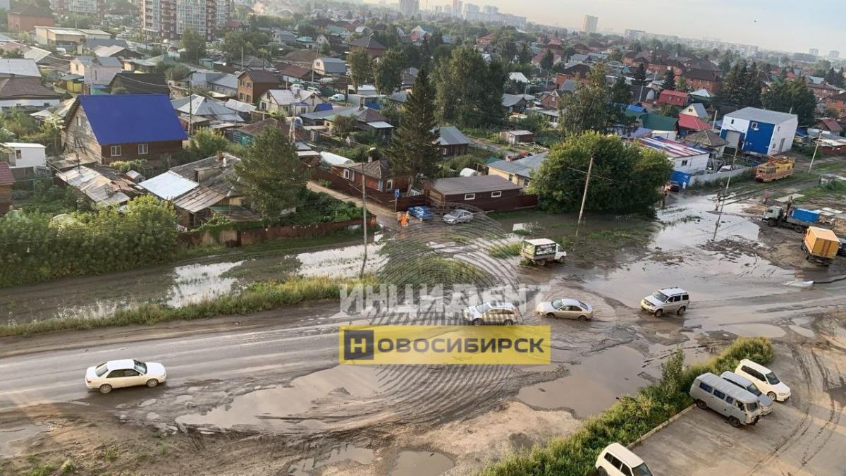 Горводоканал ликвидирует аварию в Ленинском районе