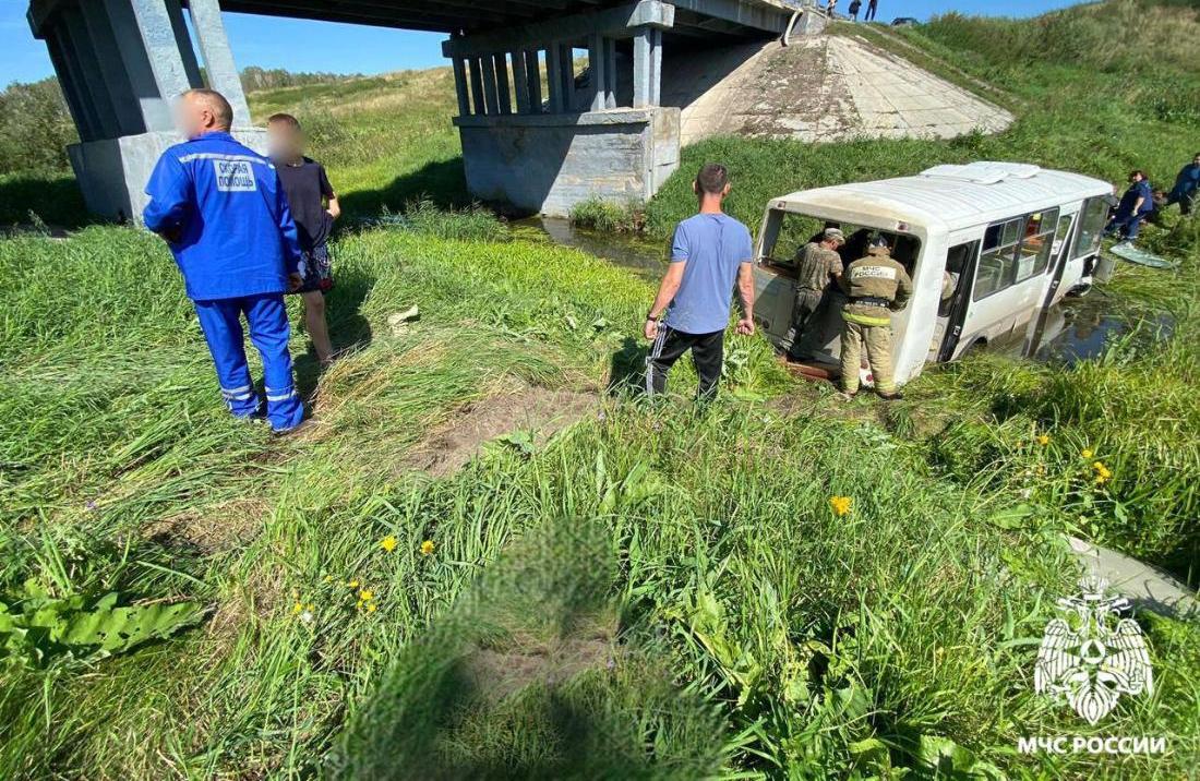 Автобус улетел в кювет: один человек скончался