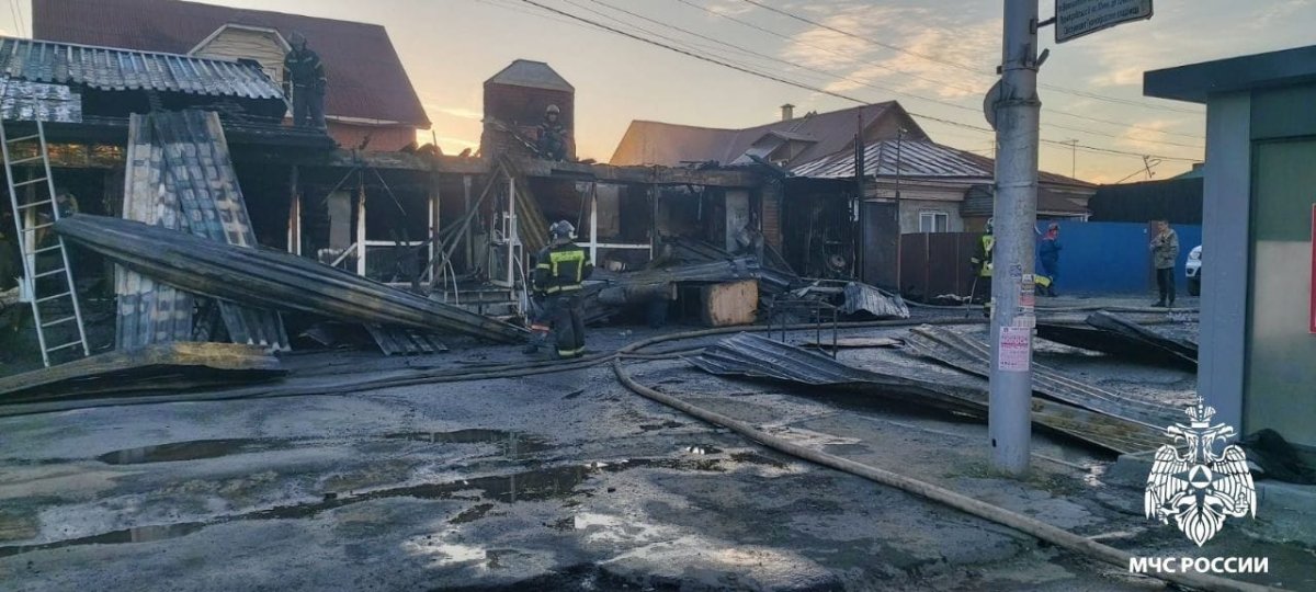 Огонь оставил от кафе «Восточная кухня» только обугленные стены 