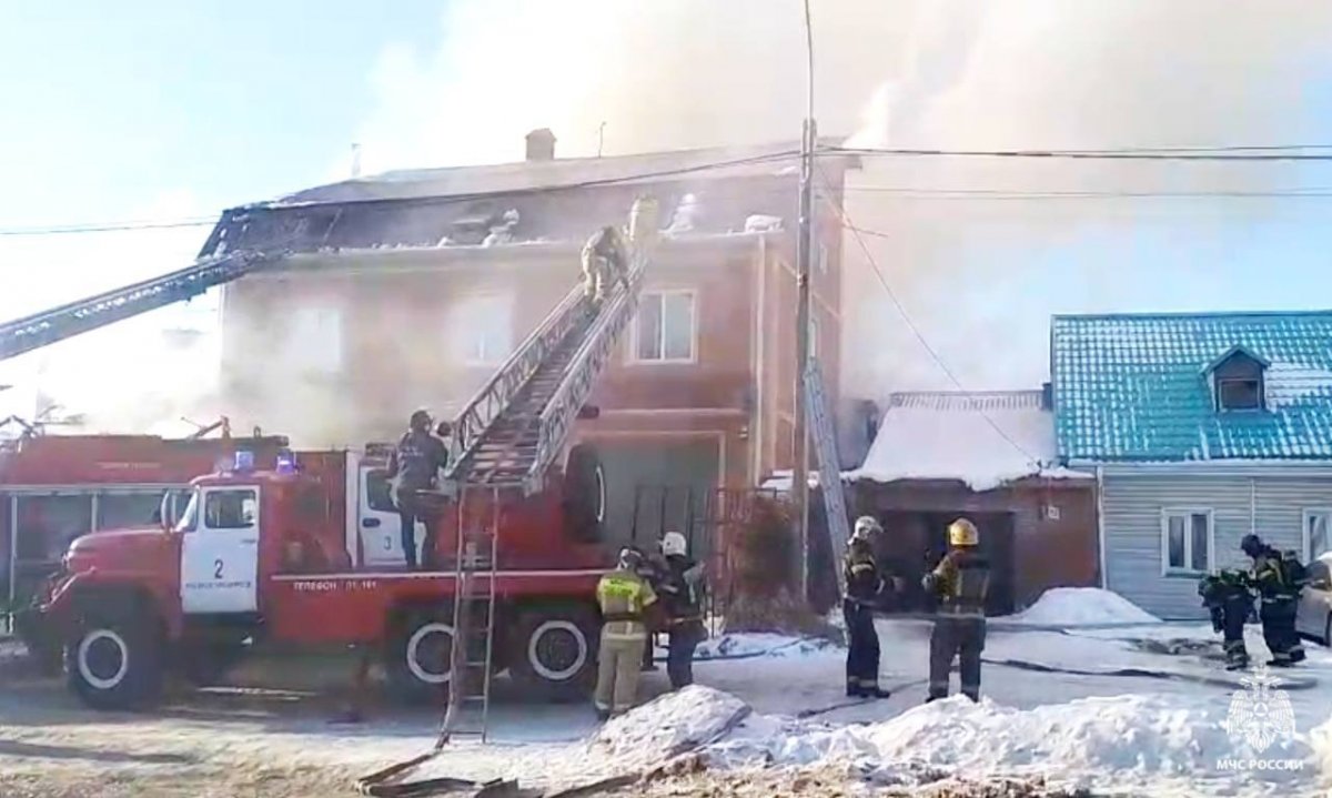 СТО с газовыми баллонами на Автогенной тушили больше двух часов