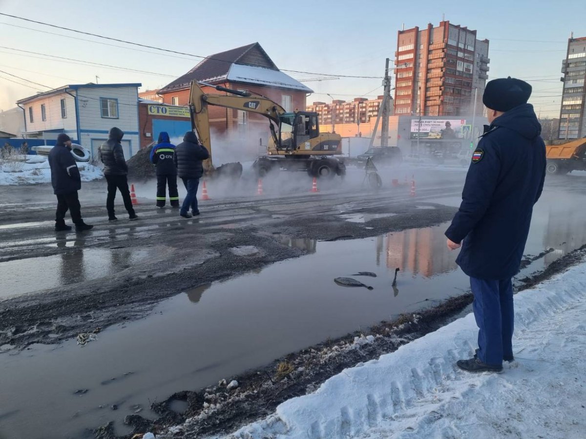 Новосибирск довели до очередного коммунального коллапса – дома без тепла, по дорогам льется кипяток