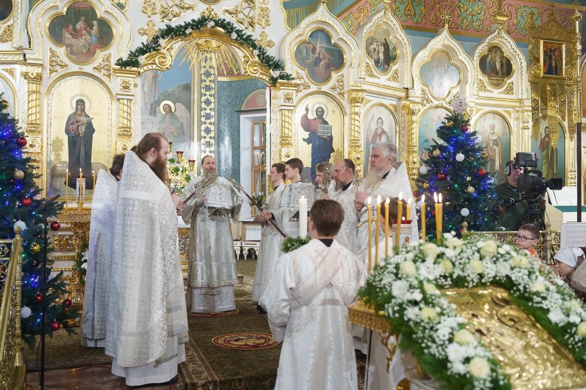 Рождественские богослужения проходят в храмах 