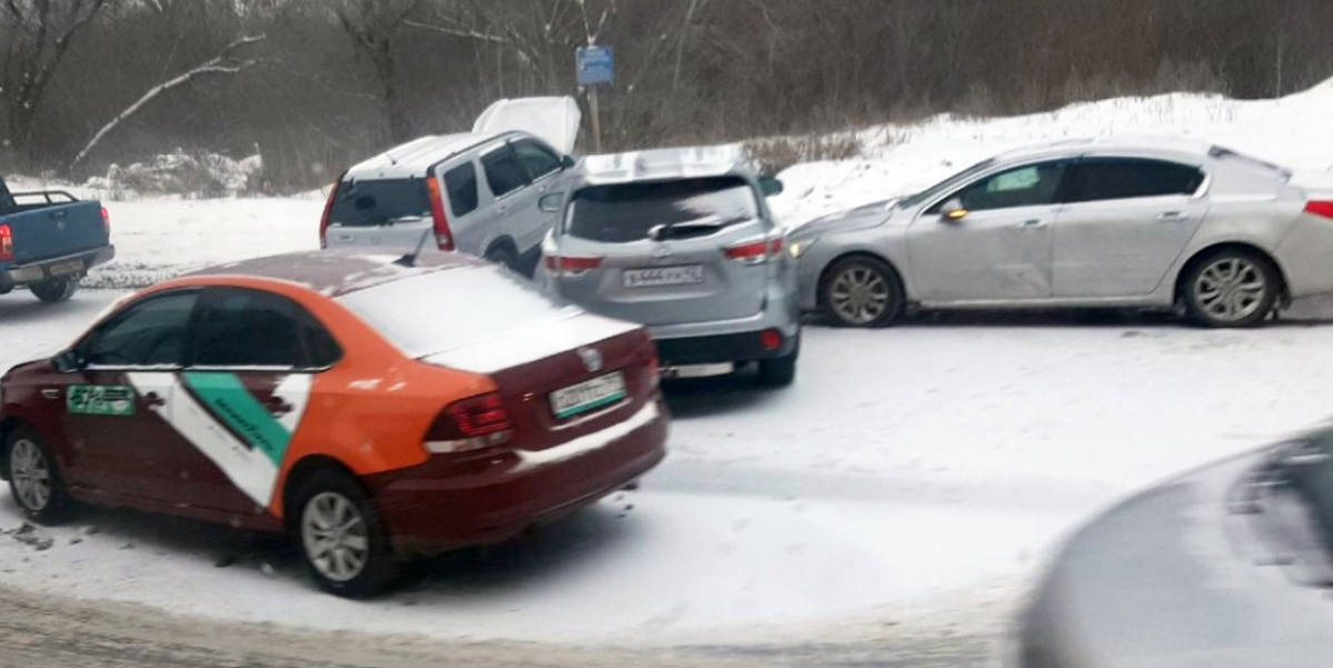 Массовое ДТП парализовало движение на улице Ватутина